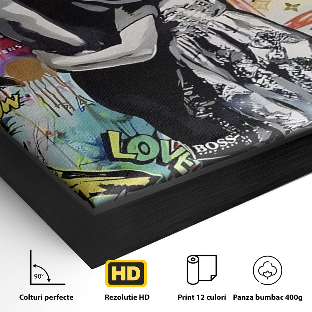 Detaliu al suprafetei: tablou canvas cu doi copii imbratisati, in rama de aluminiu negru